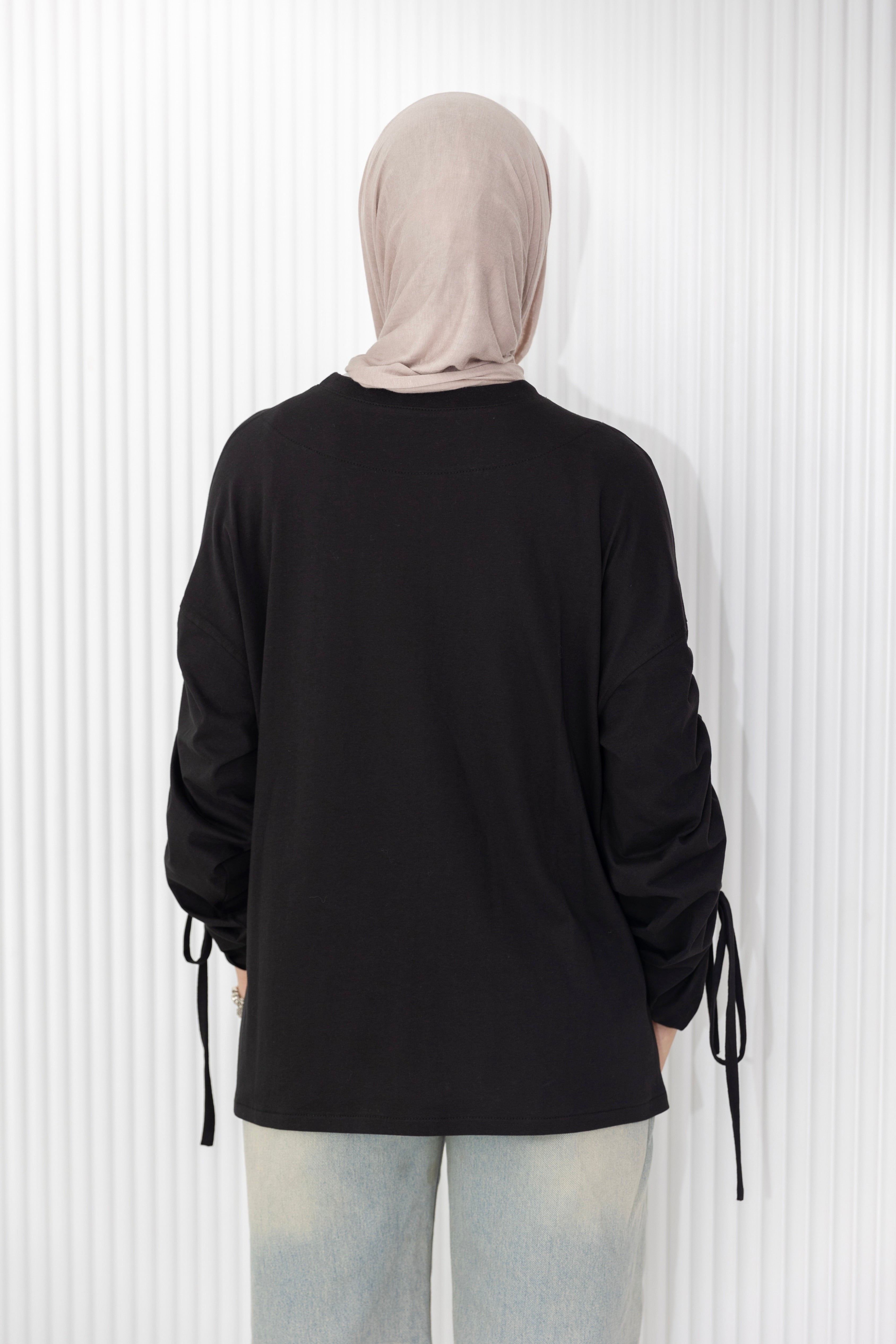 Graceful Ruffle T-shirt black